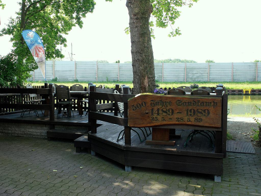 Alter Dorfkrug Am Kanal Wolfsburg Ngoại thất bức ảnh